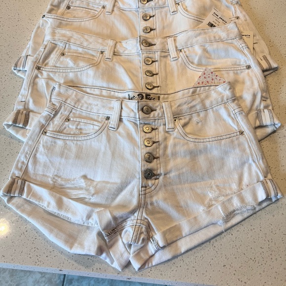 Free People Romeo Rolled Cut Off Button Fly Short in White Style OB1071936 - Picture 4 of 16